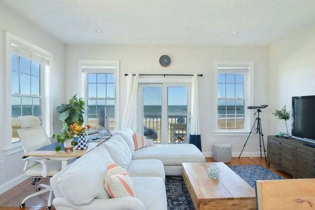 148 Winthrop Shore Dr #5, Winthrop