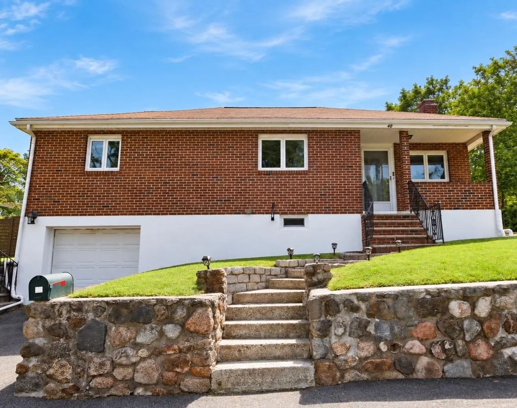 40 Linden Ter, Lynn