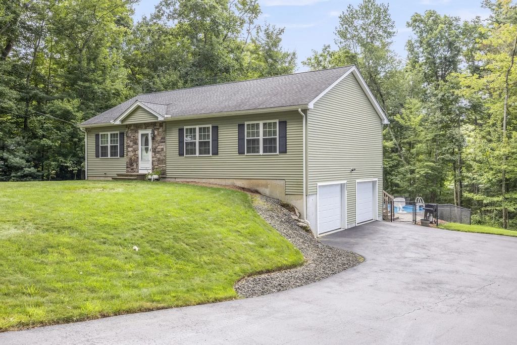 131 Adams Rd, East Brookfield
