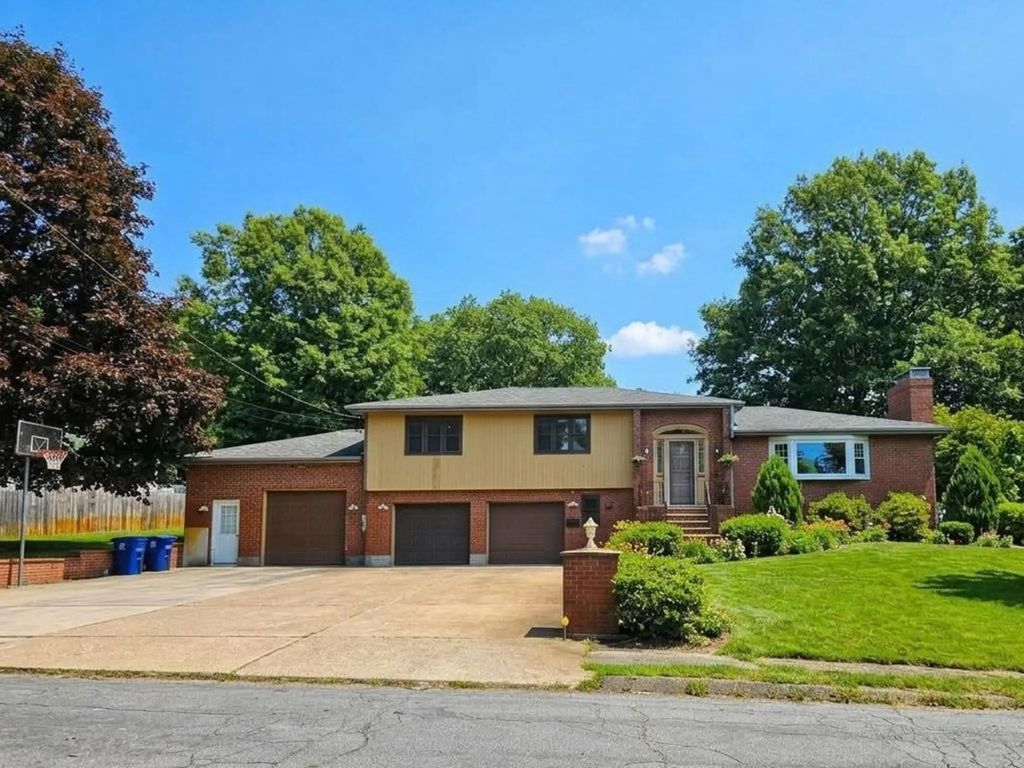 130 Saint Claire St, Braintree