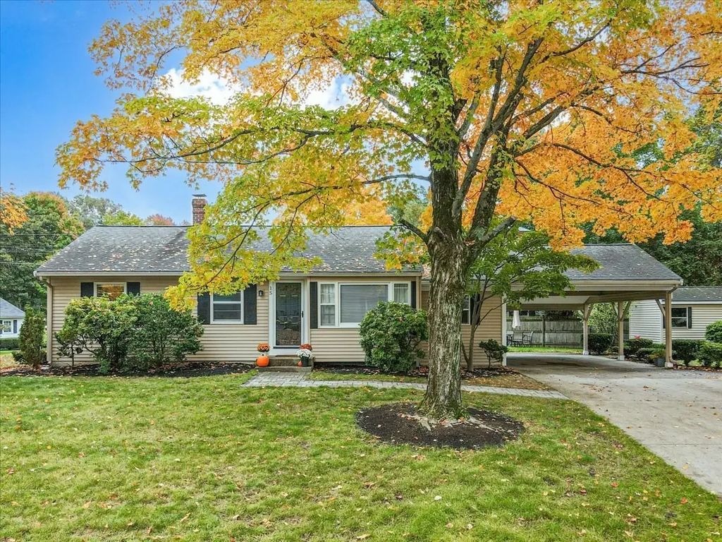 15 Raymond Avenue, Walpole