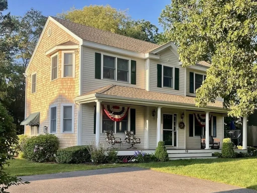 18 Louis Ave, Dennis