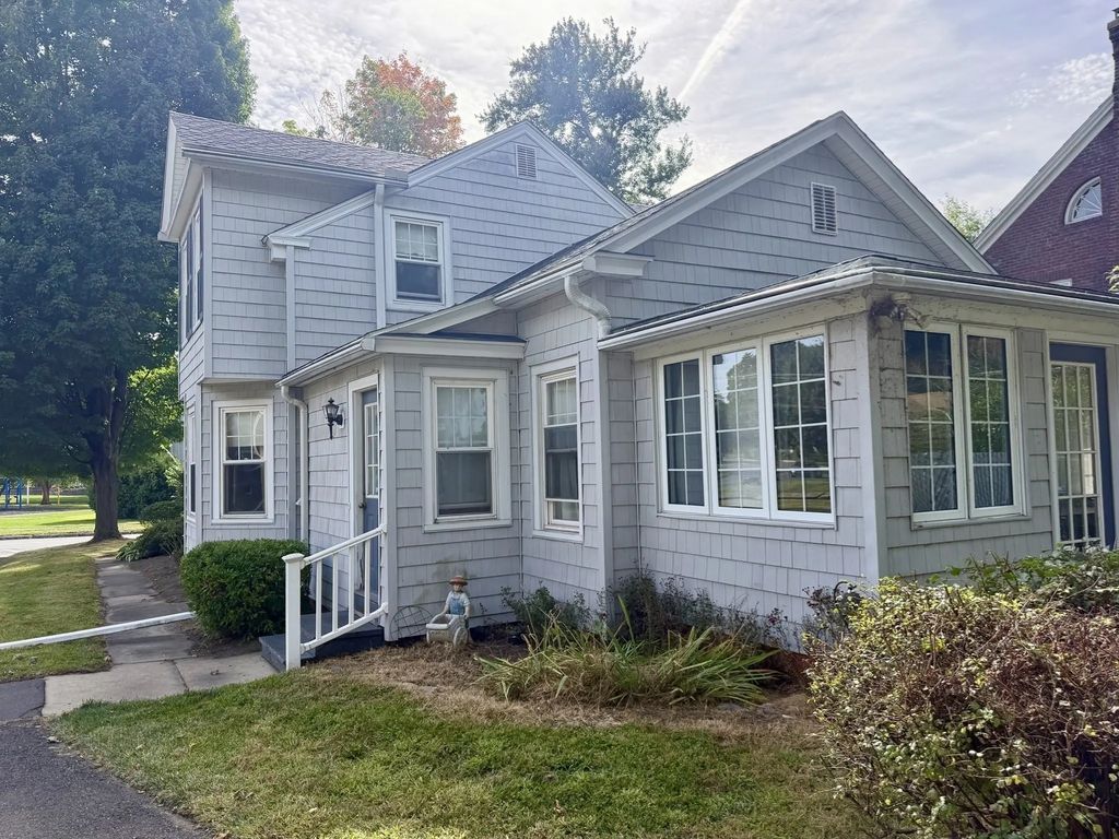 126 Main St, South Hadley