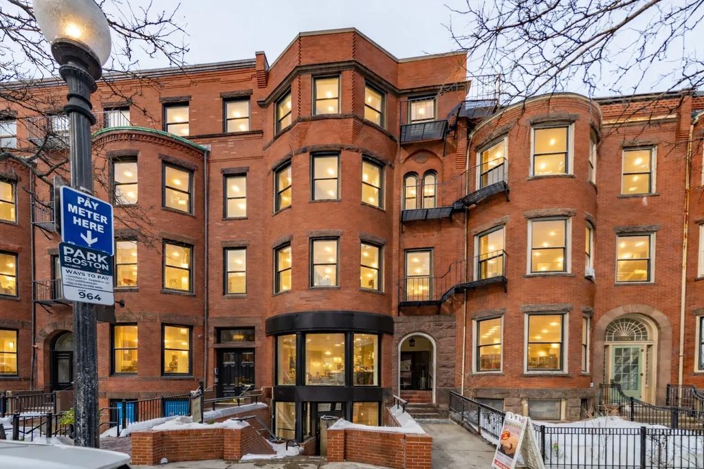 297 Newbury St, Boston