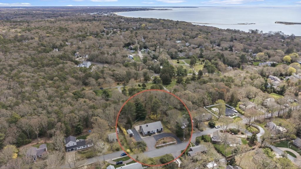84 Hinckley Cir, Barnstable