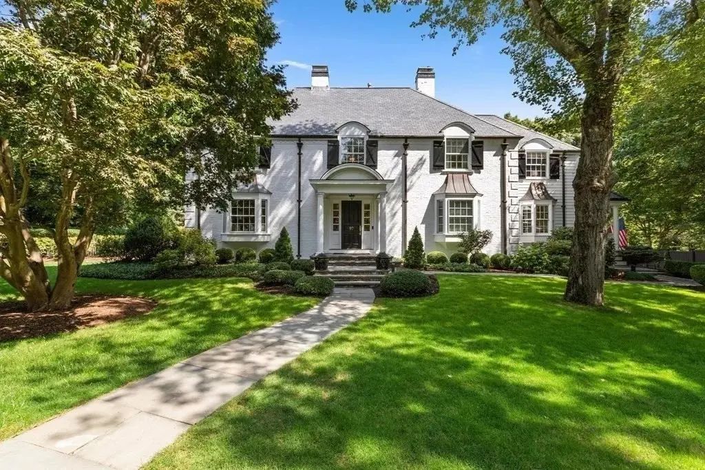 97 Arnold Road, Wellesley