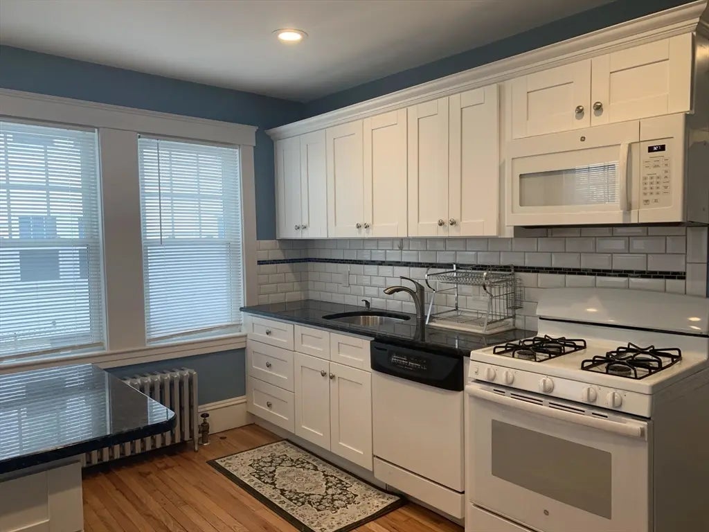 31 Clyde #31, Belmont