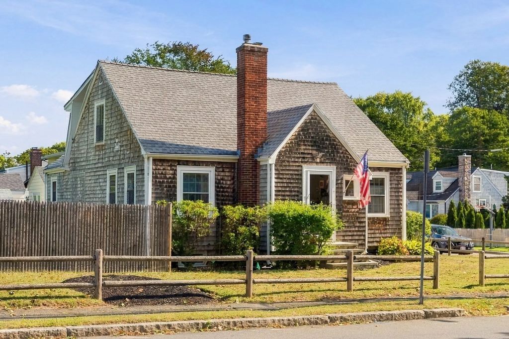 30 Ocean Ave, Marblehead