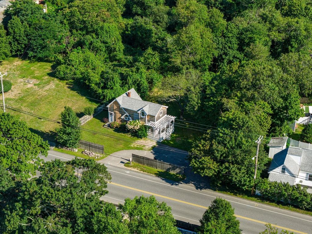 991 Ocean St, Marshfield