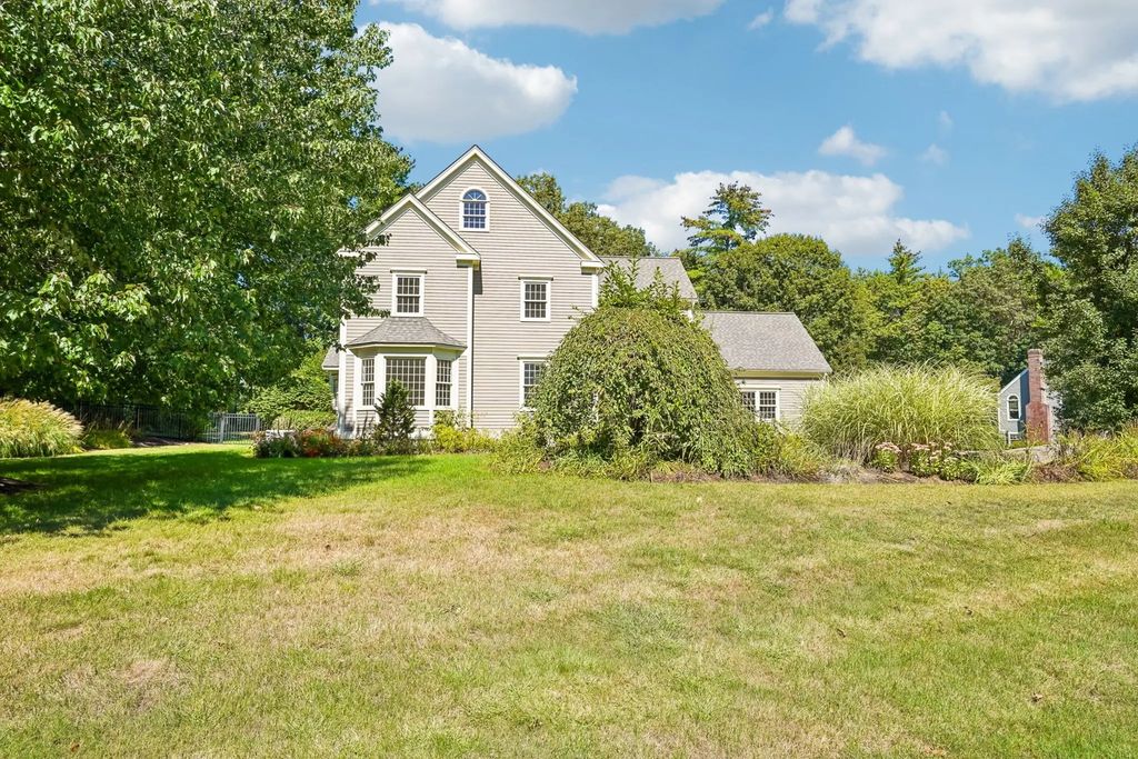 5 Steeple Chase Cir, Westford
