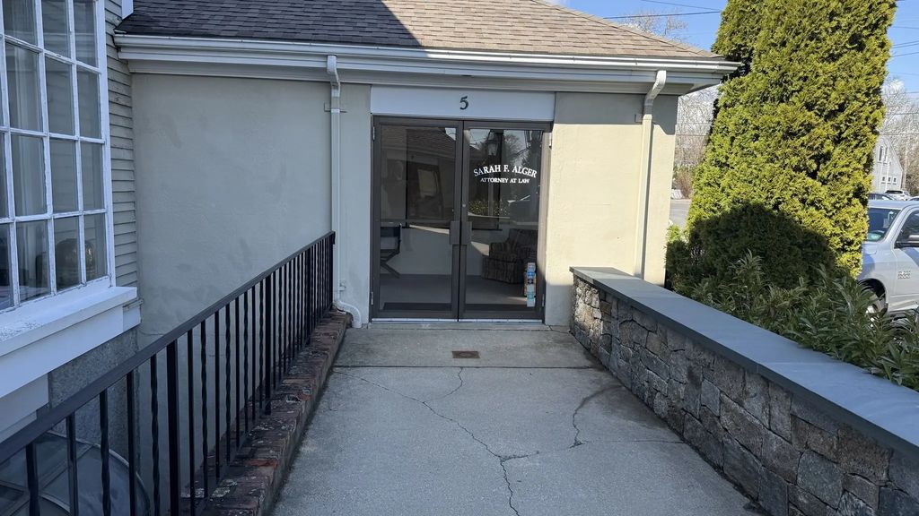 5 Parker Rd, Barnstable