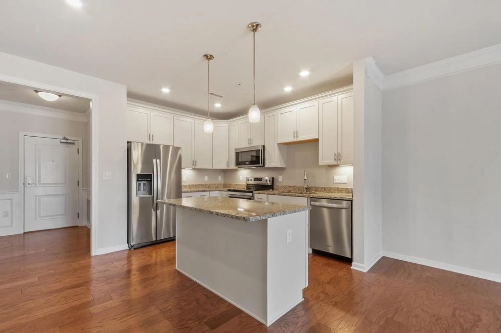 2 Francis Dr #203, Andover