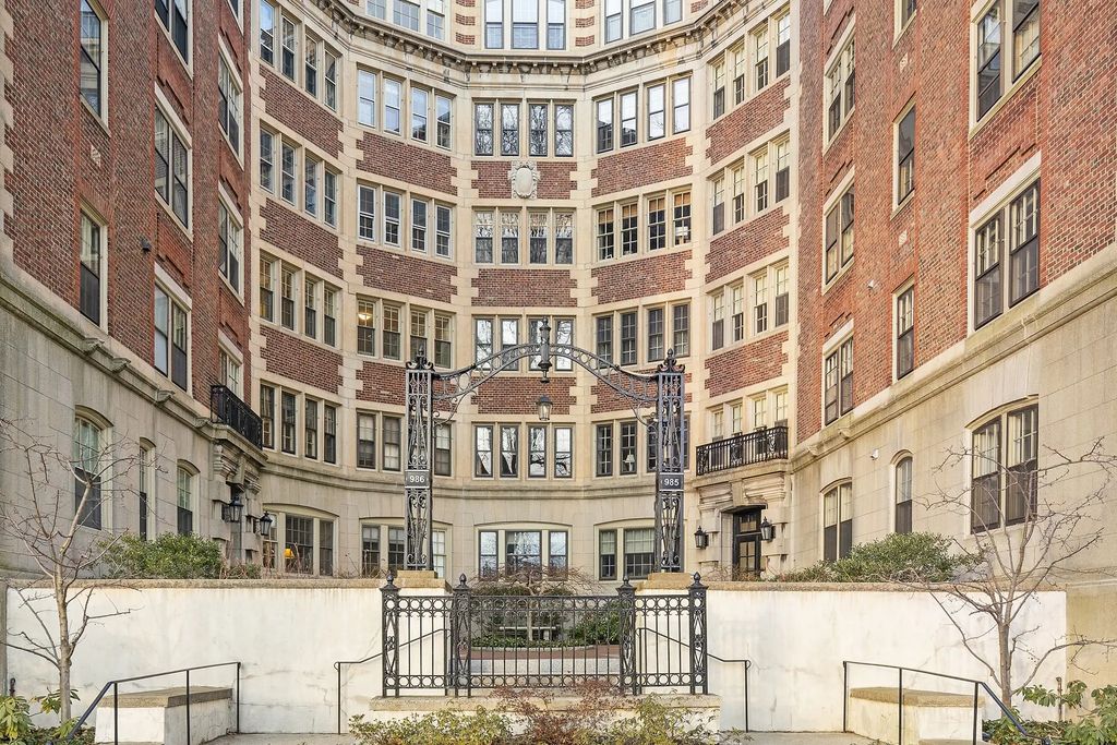 986 Memorial Drive #204, Cambridge
