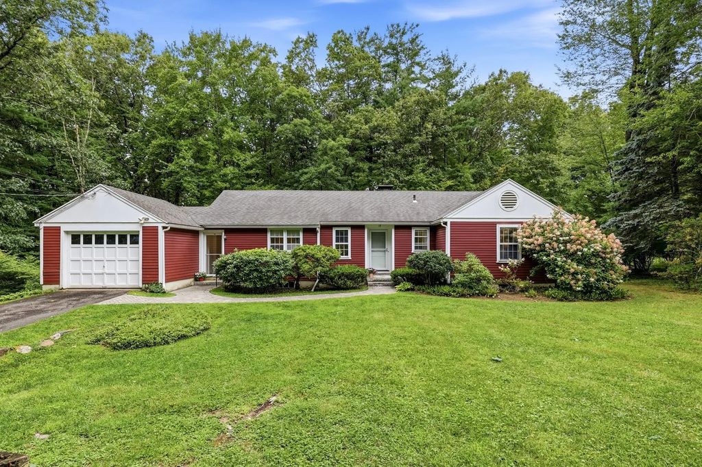 18 Red Gate Ln, Amherst