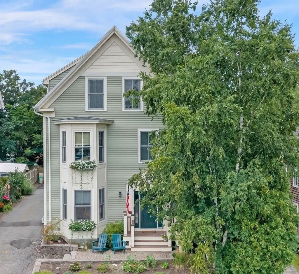 26 Village Street #unit 3, Marblehead