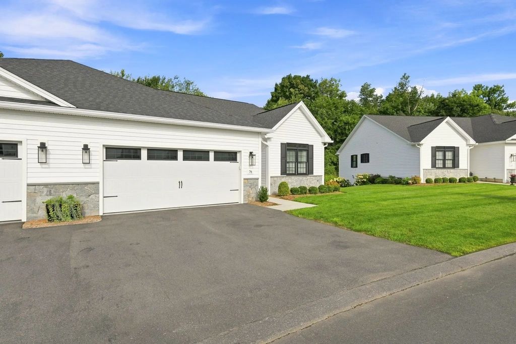 76 Villa Dr #76, Agawam