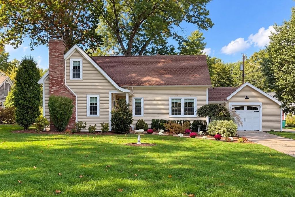 4 Beatty Ln, Easton
