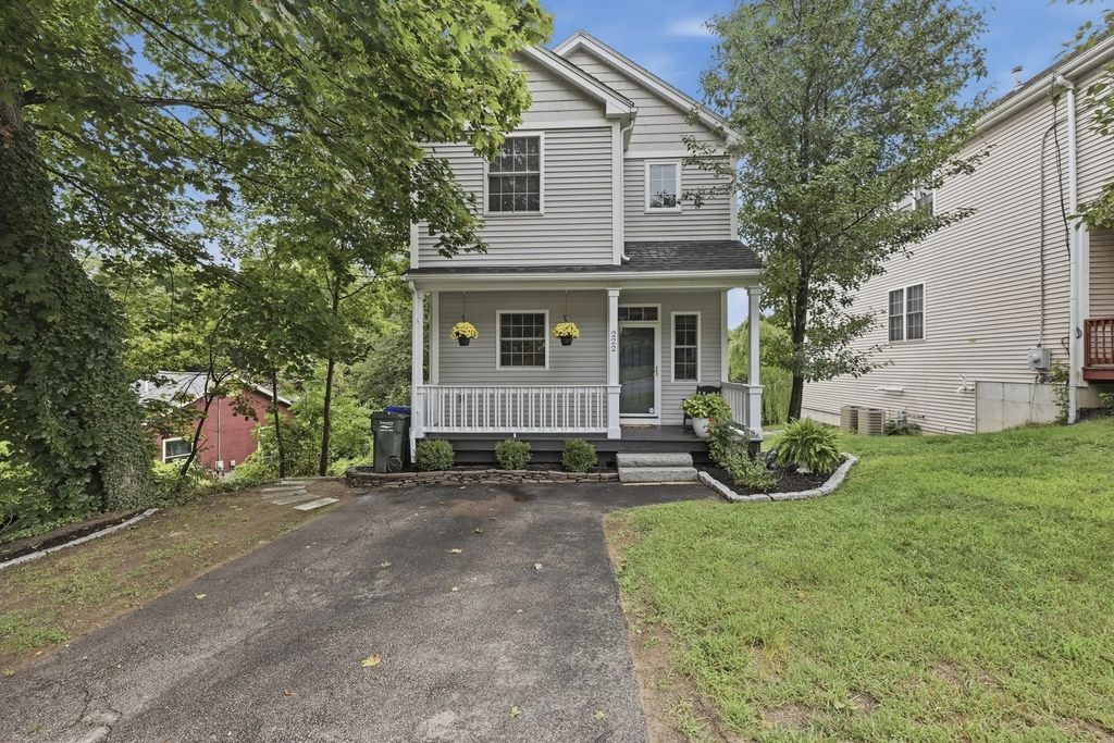 222 Mendon Street, Hopedale