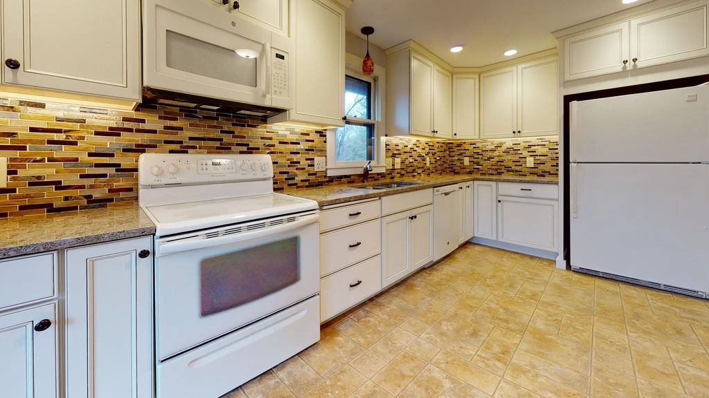 414 Bay Rd, Belchertown