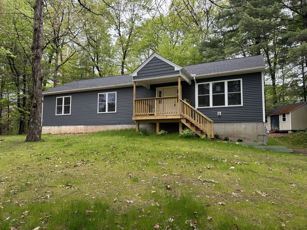 132 Kibbe Rd, East Longmeadow