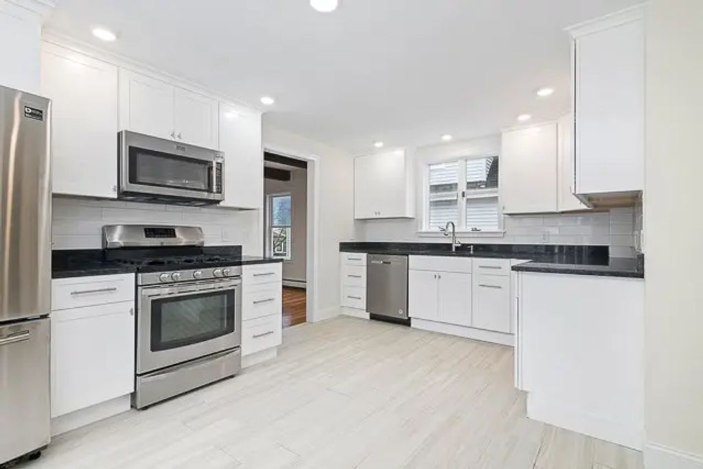 54 Montrose #2, Somerville