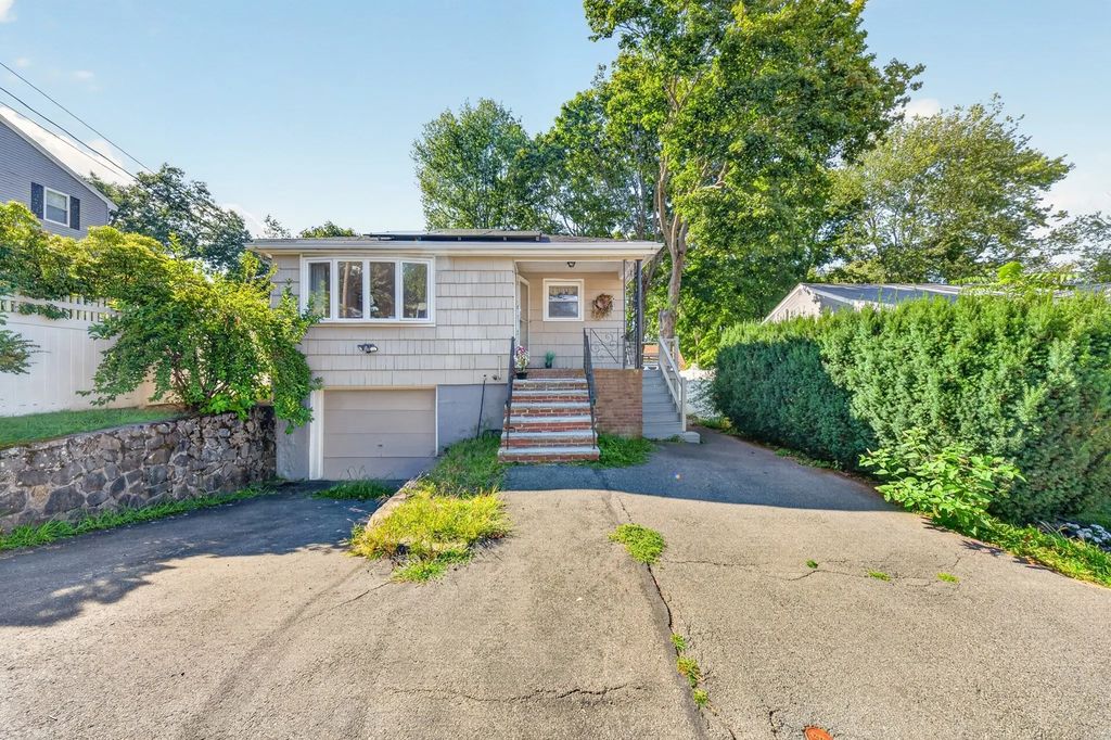 33 Fairchild Ave, Saugus