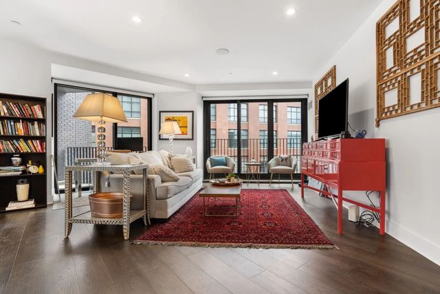 14 W Broadway #601, Boston