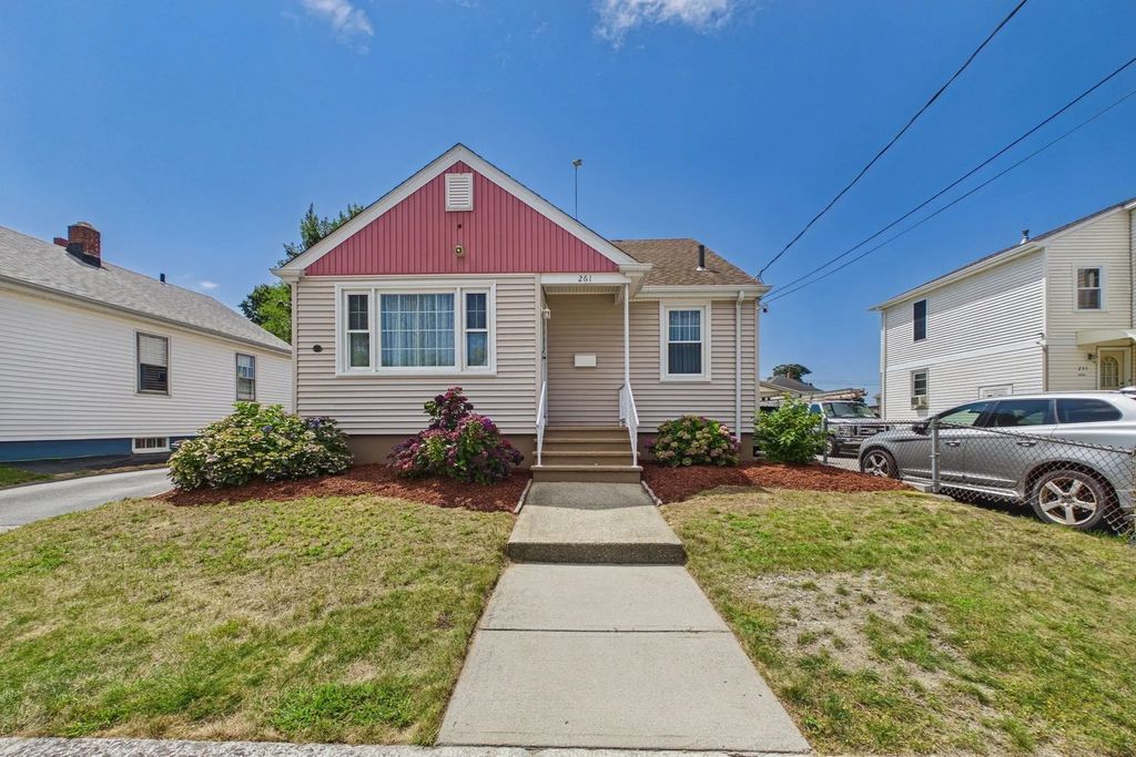 261 Ames St, Fall River