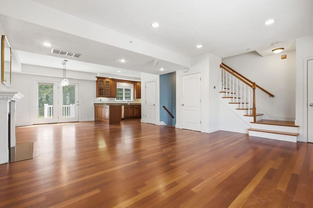 218 South #9, Waltham