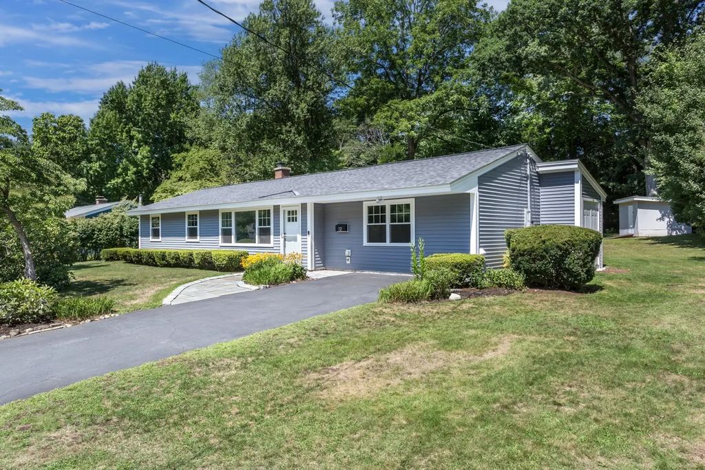 12 Terri Rd, Framingham