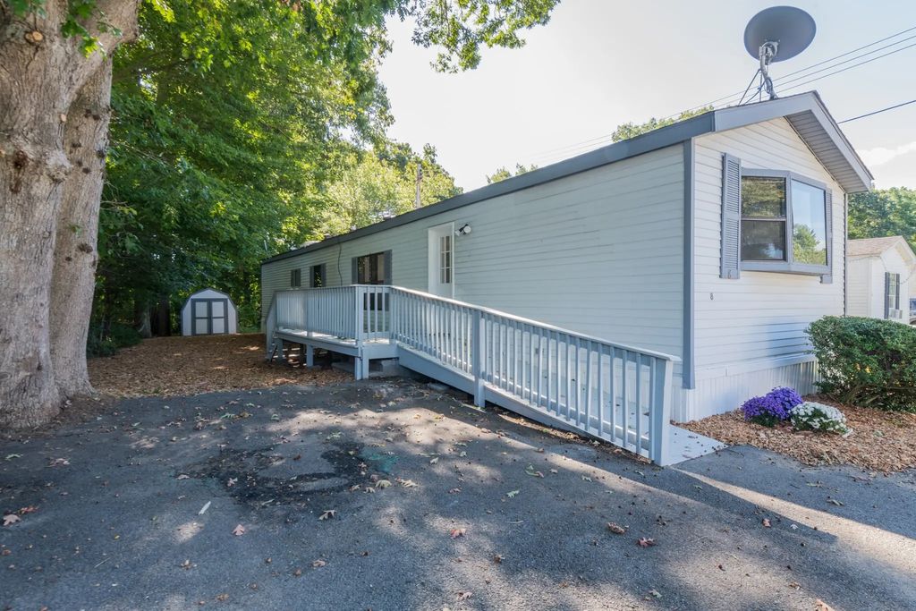 8 Patriot Circle, Plymouth
