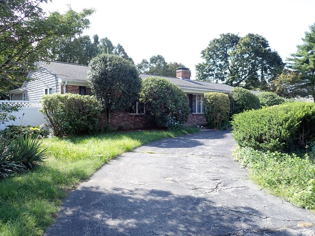 80 Hollyhock Drive, Cranston