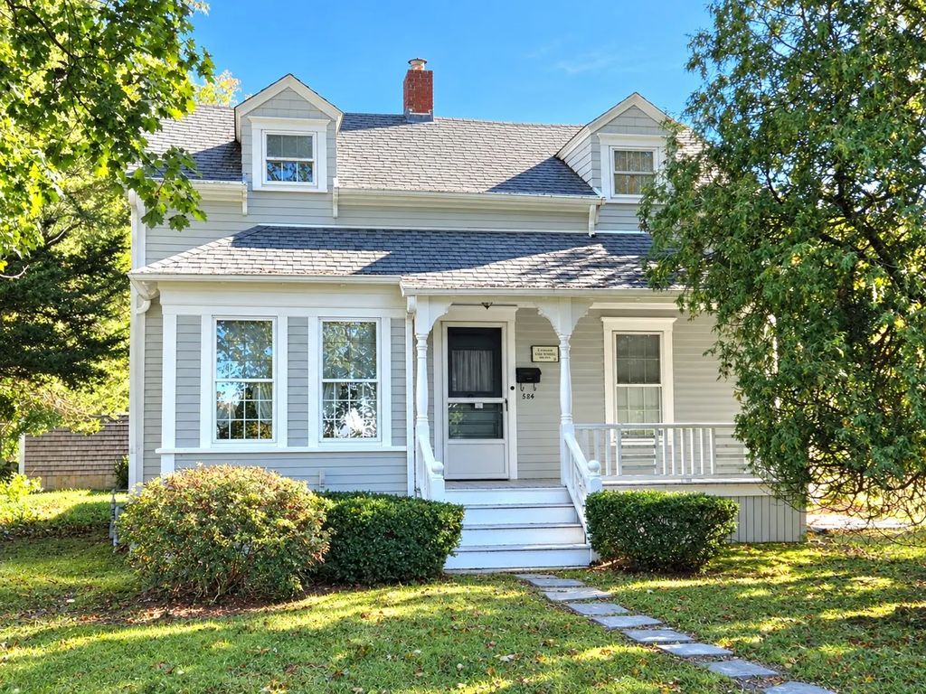 584 Slocum Rd, Dartmouth