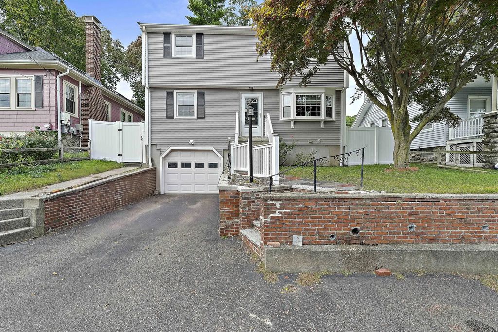 65 Hawthorne Rd, Waltham
