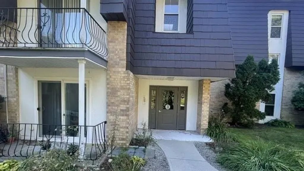 3 Shadowbrook Ln #25, Milford