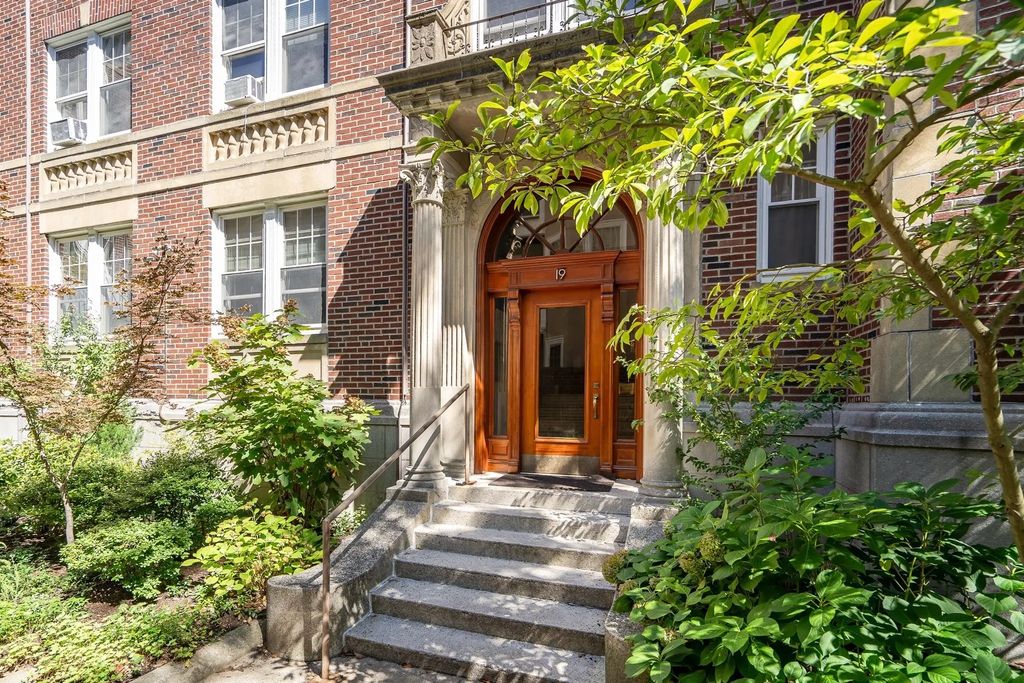 19 Shepard St #3, Cambridge