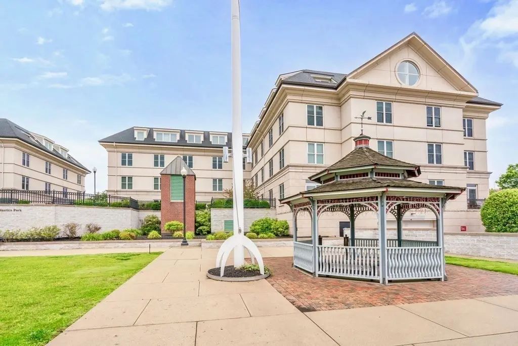 73 Chelsea St #104, Boston
