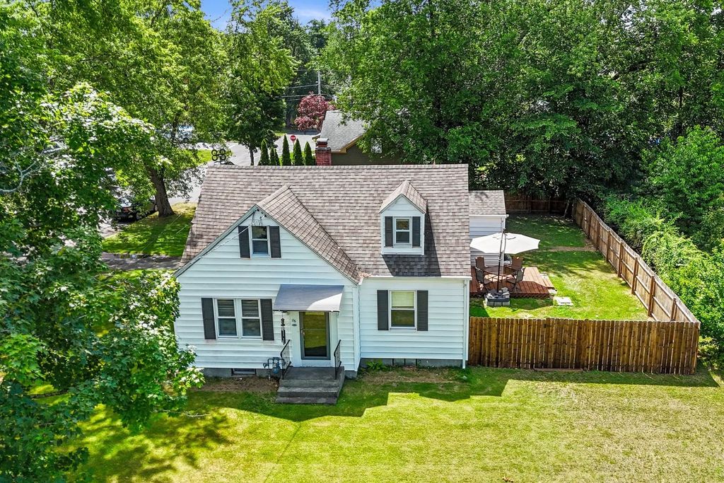 26 Thompson St, East Longmeadow