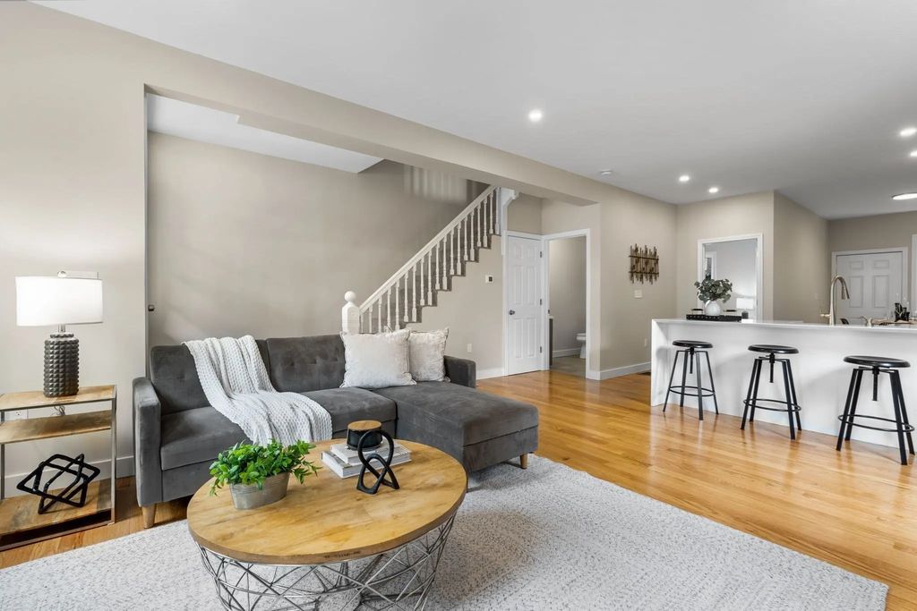 362 Silver St, Boston