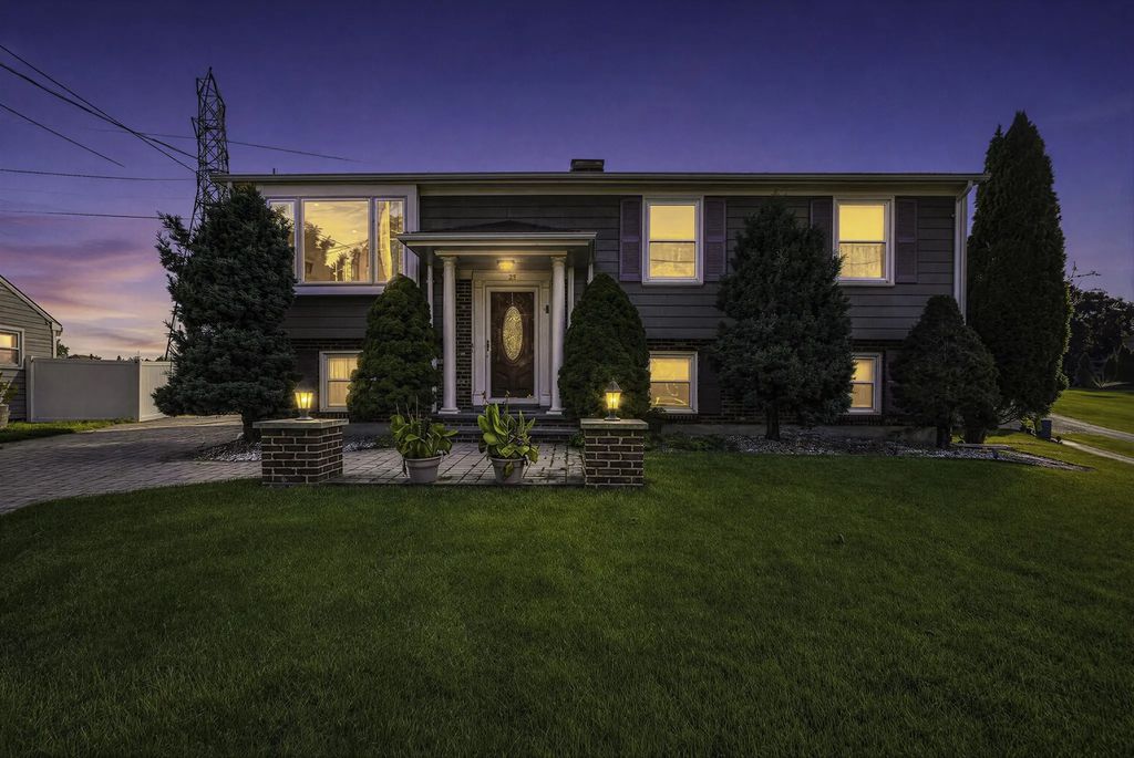 21 Cardosi Ct, Pawtucket