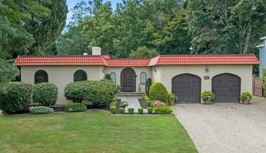37 Phillips Beach Ave, Swampscott