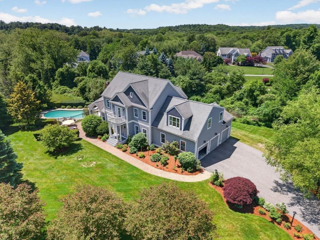 2 Watkins Ln, Southborough