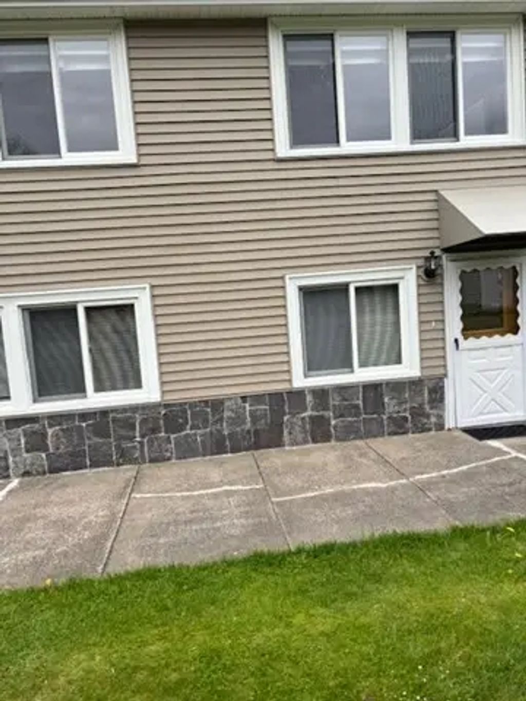 27 Middletown St #b2, Millbury