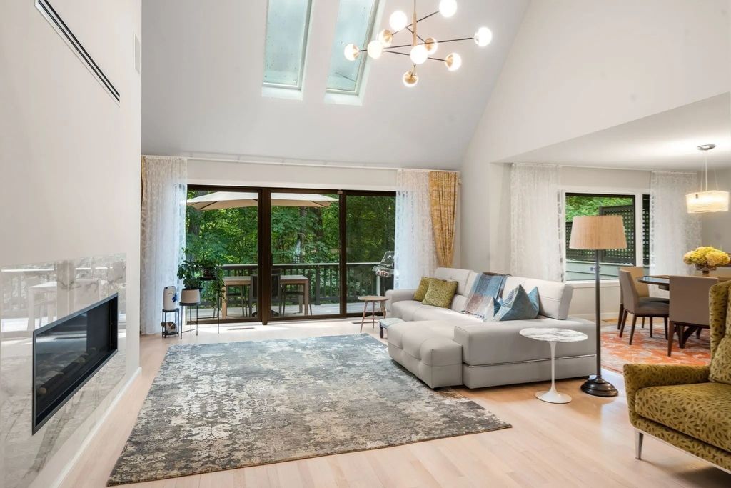 213 Nahanton St #213, Newton