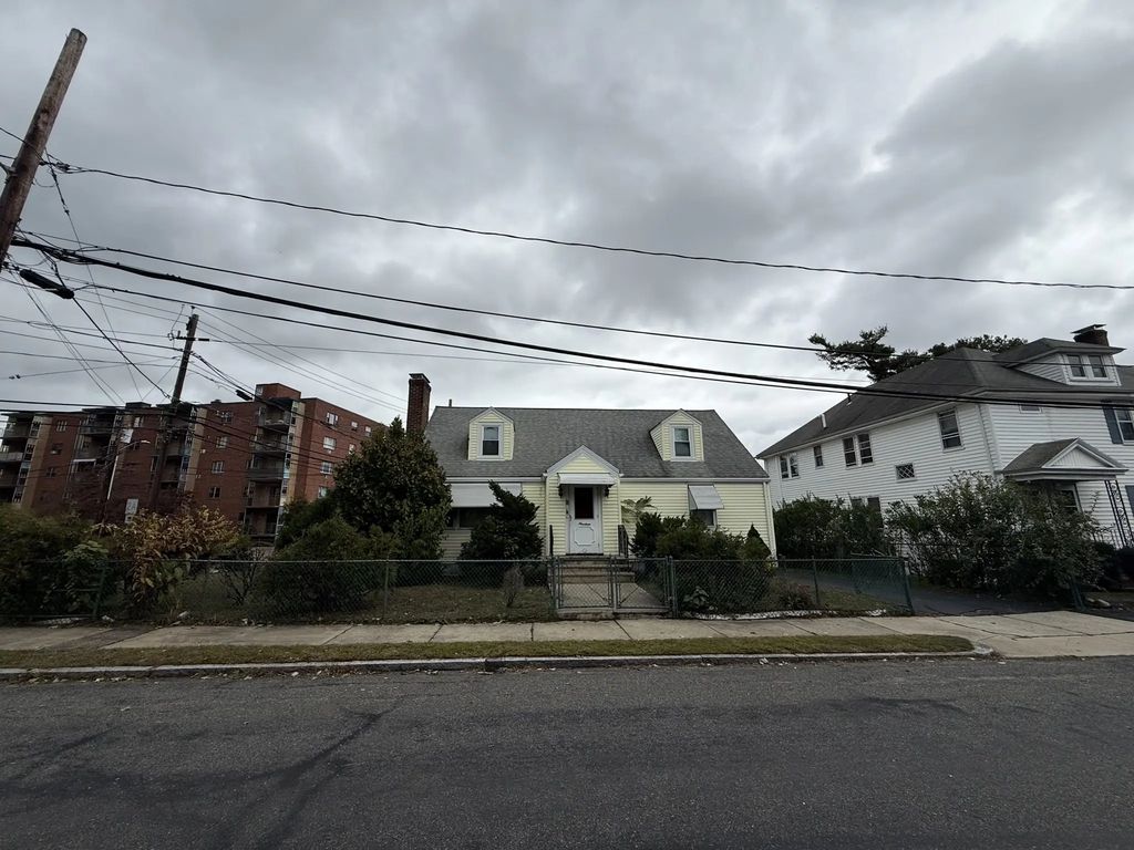 19 Brookdale Rd, Arlington