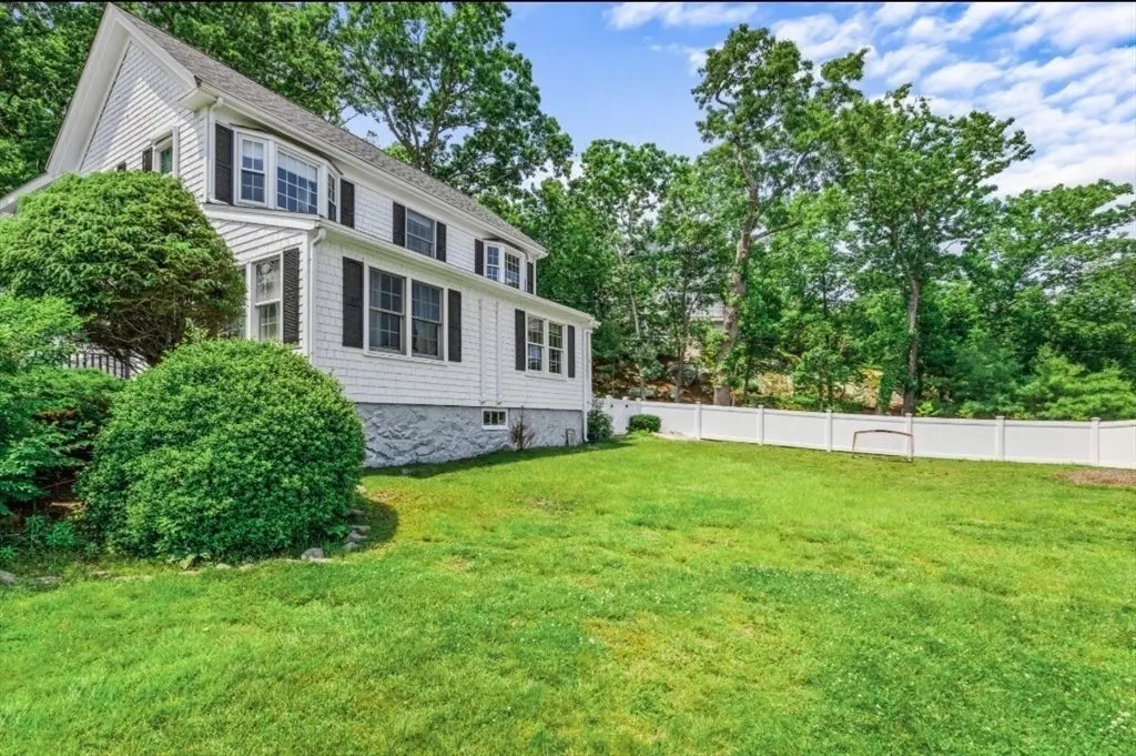 92 Atlantic Ave, Cohasset