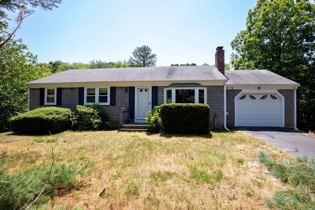 90 Village Ln, Wellfleet