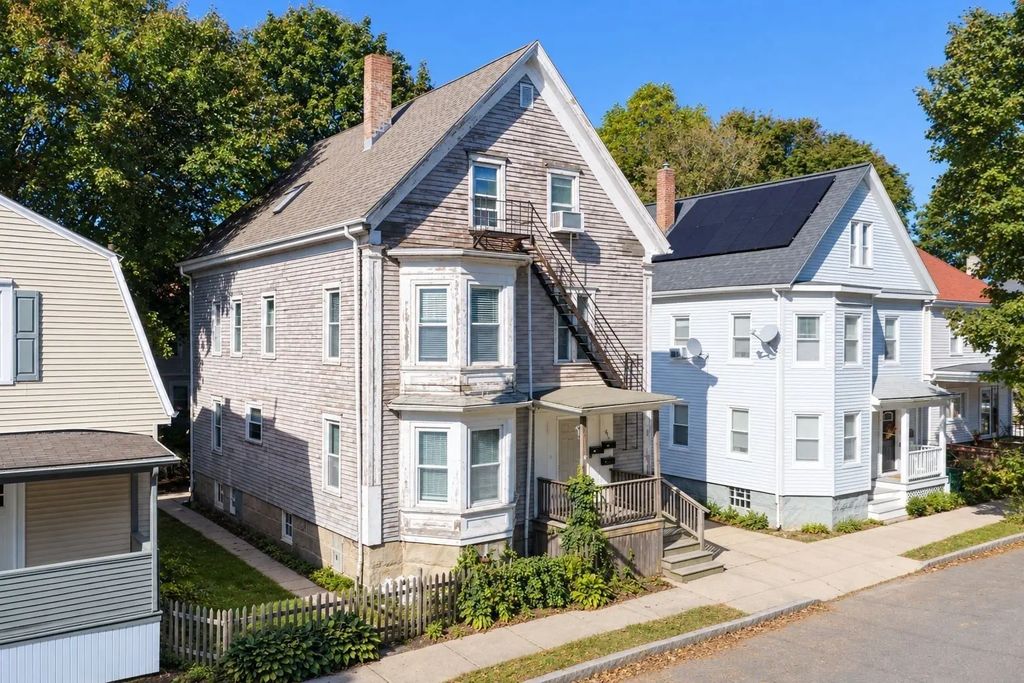 45 Pierce St, New Bedford
