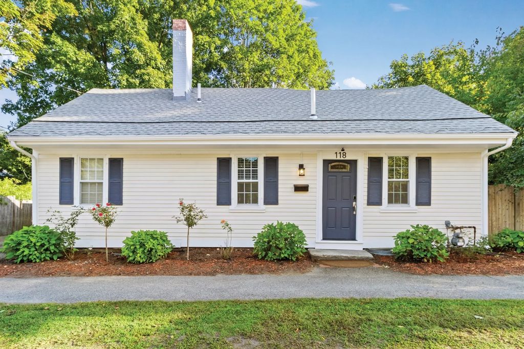 118 Bedford Street, Concord