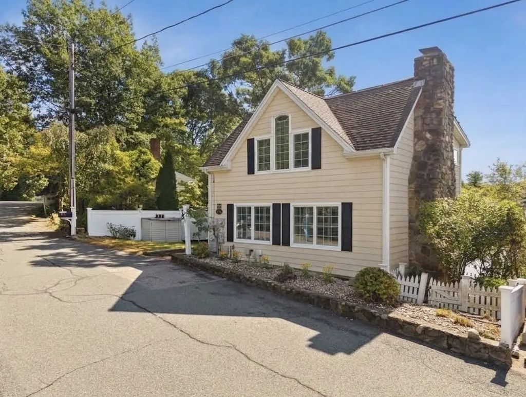 75 Gilmore Rd, Wrentham